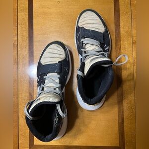 Nike: Kevin Durant Basketballball Shoes
kdtrey5///